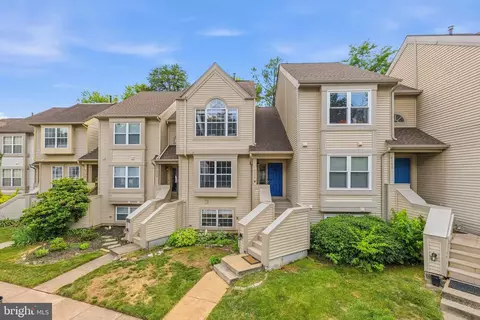 6104 Stonepath Cir, Centreville, VA 20120