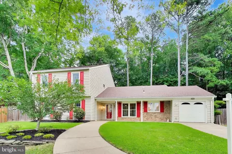 6800 Moon Rock Ct, Alexandria, VA 22306
