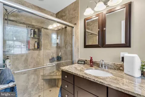 Bath - 8001 Leyton Pl, Springfield, VA 22152 photo 1 of 4