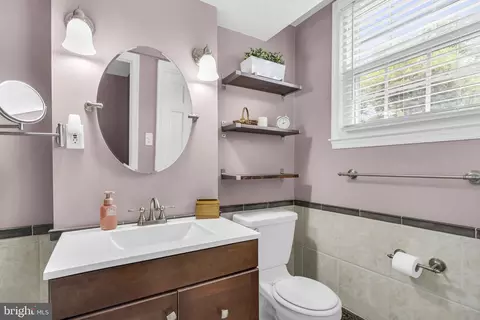 Bath - 8001 Leyton Pl, Springfield, VA 22152 photo 4 of 4
