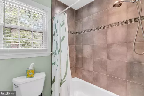 Bath - 8001 Leyton Pl, Springfield, VA 22152 photo 3 of 4