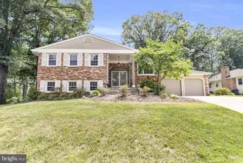 8001 Leyton Pl, Springfield, VA 22152