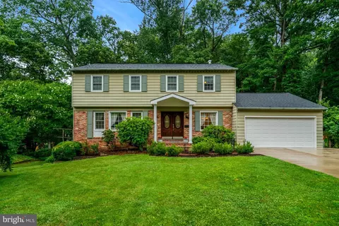 8304 Five Gates Rd, Annandale, VA 22003
