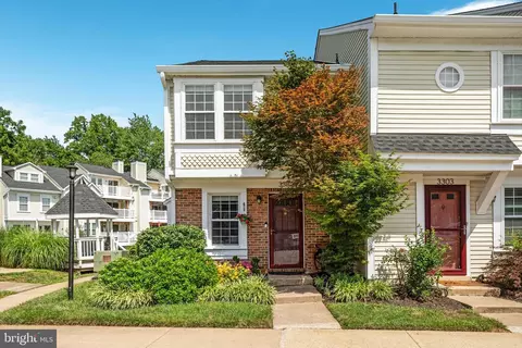 3301 Lakeside View Dr #2-1, Falls Church, VA 22041