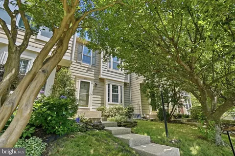 6052 Kestner Cir, Alexandria, VA 22315