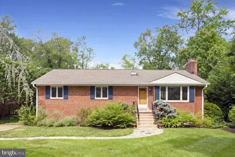 8540 Mount Zephyr Dr, Alexandria, VA 22309