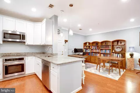 Kitchen - 1571 Spring Gate Dr #6106, Mclean, VA 22102 photo 3 of 5