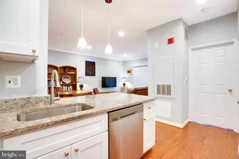 Kitchen - 1571 Spring Gate Dr #6106, Mclean, VA 22102 photo 4 of 5