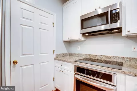 Kitchen - 1571 Spring Gate Dr #6106, Mclean, VA 22102 photo 5 of 5
