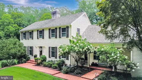 8107 Vista Point Ln, Fairfax Station, VA 22039