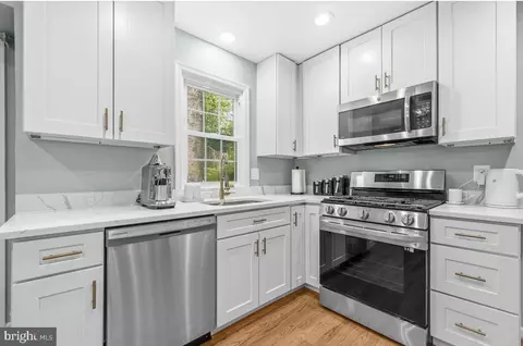 Kitchen - 8853 Applecross Ln, Springfield, VA 22153 photo 1 of 3