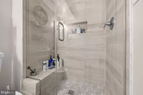 Bath - 8853 Applecross Ln, Springfield, VA 22153 photo 3 of 3