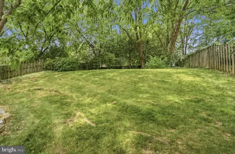 Exterior - 8853 Applecross Ln, Springfield, VA 22153 photo 6 of 7