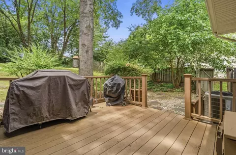 Exterior - 8853 Applecross Ln, Springfield, VA 22153 photo 5 of 7