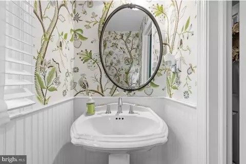 Bath - 8853 Applecross Ln, Springfield, VA 22153 photo 1 of 3