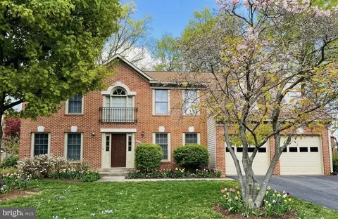 4419 Woods Edge Ct, Chantilly, VA 20151