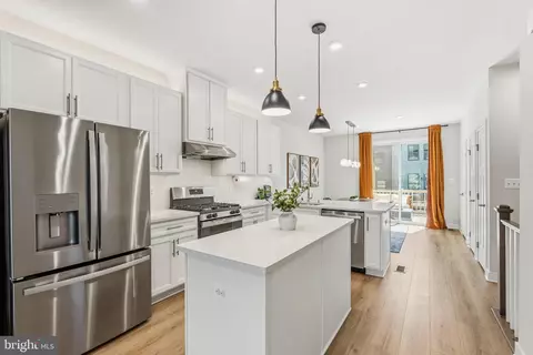 14016 Airfoil Rd, Herndon, VA 20171