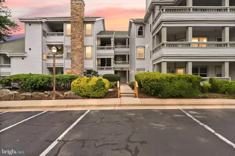 4405 Fair Stone Dr #204, Fairfax, VA 22033