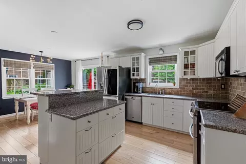 Kitchen - 6850 Brian Michael Ct, Springfield, VA 22153 photo 2 of 4
