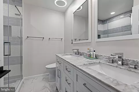 Bath - 6850 Brian Michael Ct, Springfield, VA 22153 photo 3 of 4