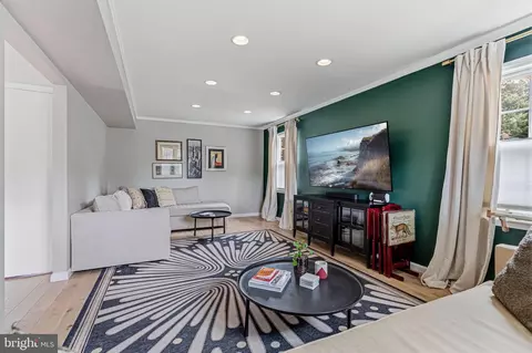Living - 6850 Brian Michael Ct, Springfield, VA 22153 photo 2 of 2