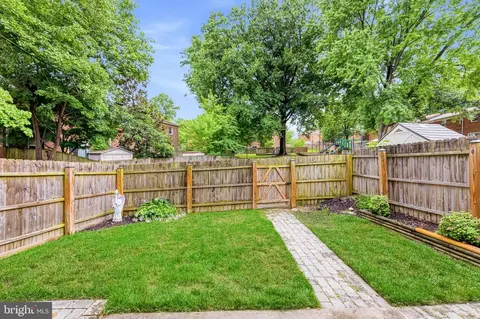 Exterior - 6850 Brian Michael Ct, Springfield, VA 22153 photo 3 of 5