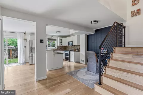 Entry Way - 6850 Brian Michael Ct, Springfield, VA 22153 photo 5 of 7