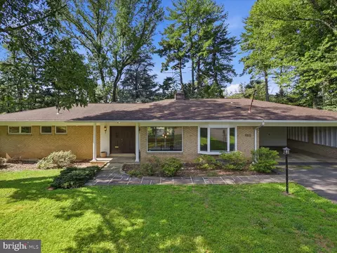 6533 Copa Ct, Falls Church, VA 22044