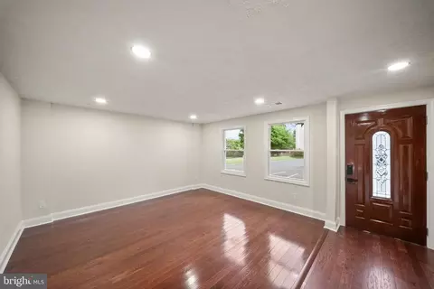 Living - 8071 Steeple Chase Ct, Springfield, VA 22153 photo 1 of 5