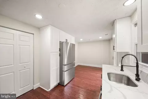 Entry Way - 8071 Steeple Chase Ct, Springfield, VA 22153 photo 2 of 3