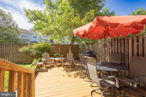 6301 Chimney Wood Ct, Alexandria, VA 22306