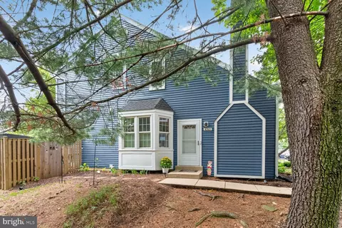 6301 Chimney Wood Ct, Alexandria, VA 22306