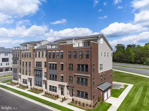 13716 Aviation Pl, Herndon, VA 20171