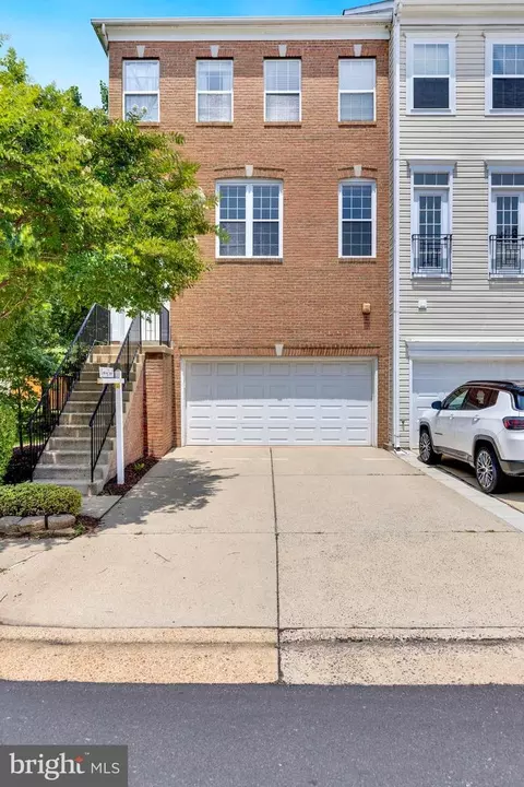 6710 Percethony Ct, Alexandria, VA 22315