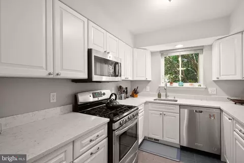 Kitchen - 11041 Saffold Way, Reston, VA 20190 photo 2 of 3