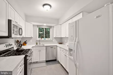 Kitchen - 11041 Saffold Way, Reston, VA 20190 photo 3 of 3