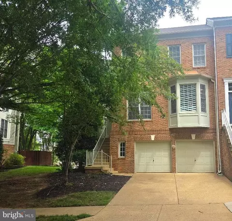 9546 Lagersfield Cir, Vienna, VA 22181