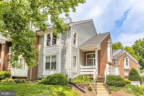 3153 N Anchorway Ct, Falls Church, VA 22042