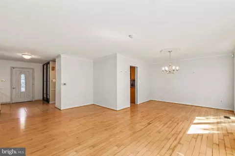 Living - 6336 Torrence St, Burke, VA 22015 photo 2 of 12