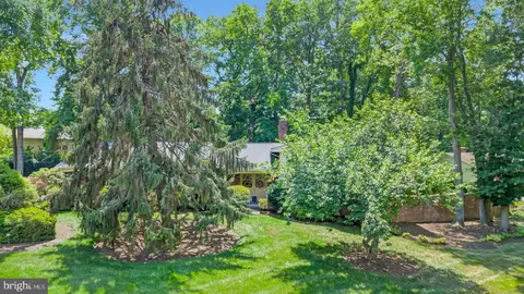 4401 Dolphin Ln, Alexandria, VA 22309