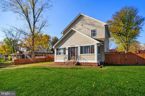 8604 Woodlawn Ct, Alexandria, VA 22309