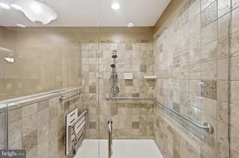 Bath - 4308 Warner Ln, Chantilly, VA 20151 photo 3 of 6
