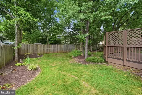 Exterior - 4308 Warner Ln, Chantilly, VA 20151 photo 4 of 8