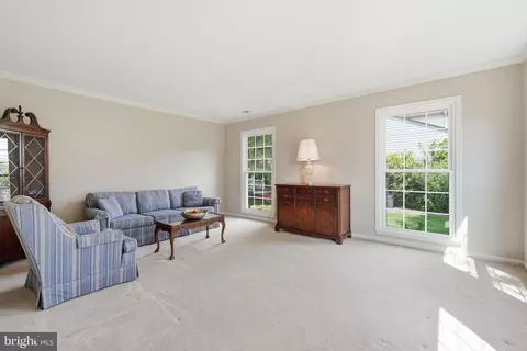 Living - 4308 Warner Ln, Chantilly, VA 20151 photo 4 of 4