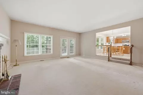 Living - 4308 Warner Ln, Chantilly, VA 20151 photo 3 of 4