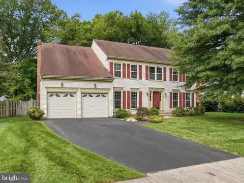 4308 Warner Ln, Chantilly, VA 20151