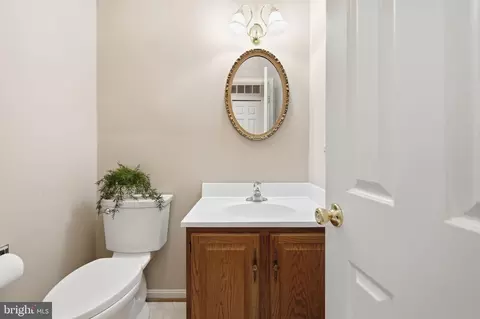 Entry Way - 4308 Warner Ln, Chantilly, VA 20151 photo 3 of 4