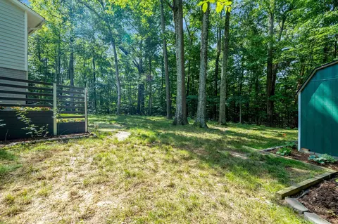 Exterior - 8213 Springfield Village Dr, Springfield, VA 22152 photo 5 of 6