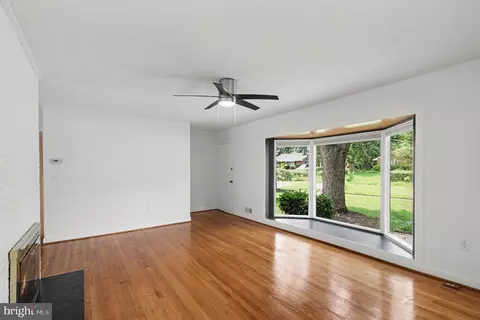 Living - 5422 Ferndale St, Springfield, VA 22151 photo 1 of 4