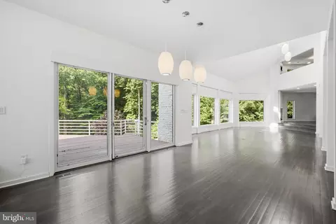 Living - 7545 Potomac Fall Rd, Mclean, VA 22102 photo 13 of 26